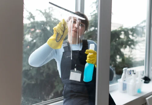 Nettoyage de vitres intérieures et extérieures à Marsan